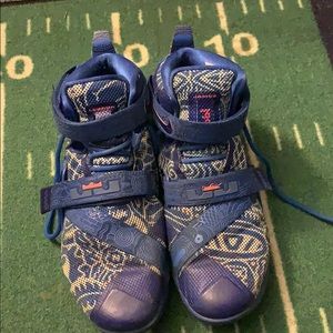 Nike Lebron Solider 9 Freegums